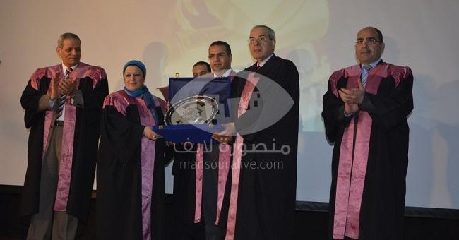 تكريم 52 عالما وباحثا بجامعة المنصورة فى عيدها الثامن للعلم
