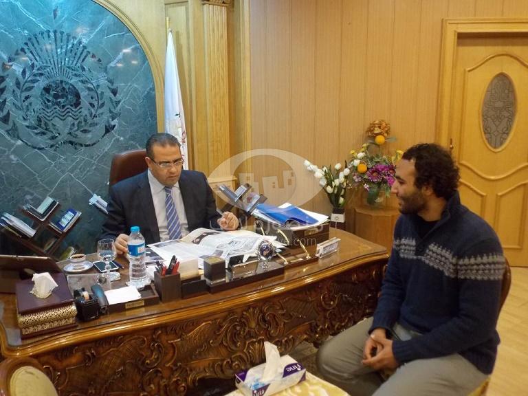 رئيس جامعة المنصورة يلتقى ب"نيمو" احد اشهر فنانى الجرافيتى في مصر