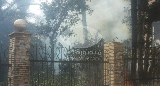 بالصور اندلاع حريق هائل بمحيط مستشفى الرمد الجامعى بالمنصورة