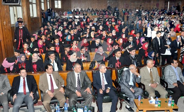 بالصور جامعة المنصورة تحتفل بتخرج الدفعة 39 من طلاب كلية الحقوق