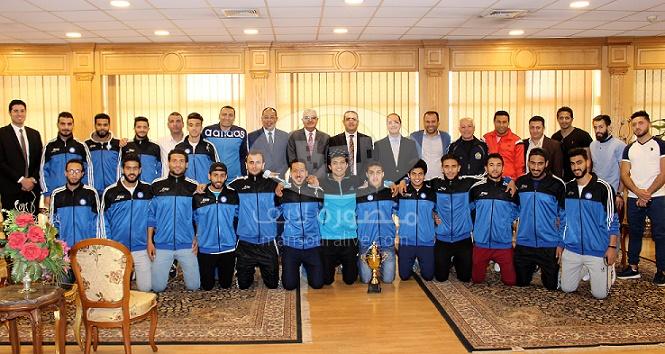 القناوى يكرم فريق كرة القدم بجامعة المنصورة لحصوله على بطولة الجامعات